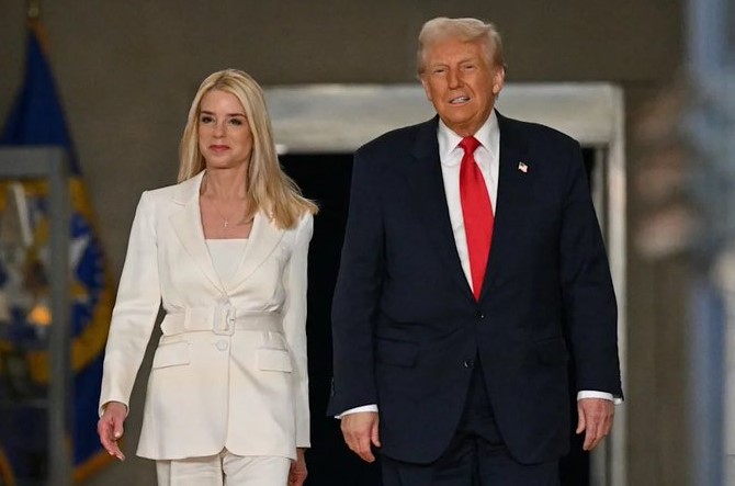 Administración Trump Impugna Leyes Estatales de Armas, Pide a la Corte Suprema que Anule Prohibiciones de Portación Pública